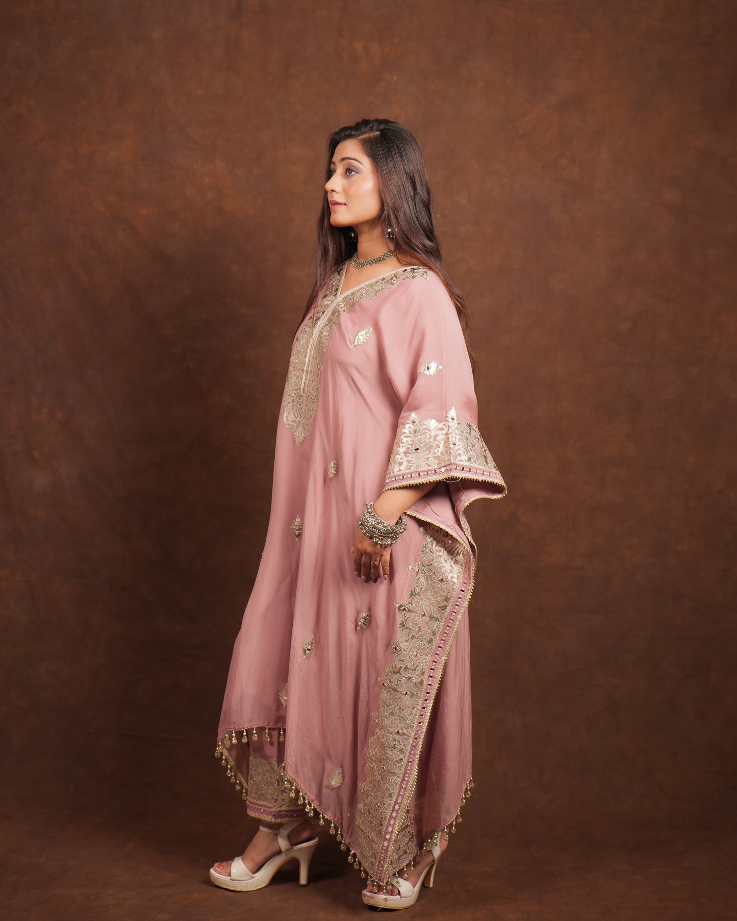 Pure Organza Kaaf-taan in all new dusty pink colour with elegant work details on neck and sides